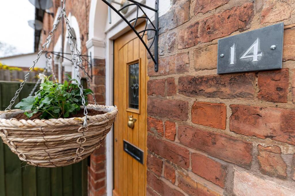 Besford Square, Shrewsbury Town Villa Bagian luar foto