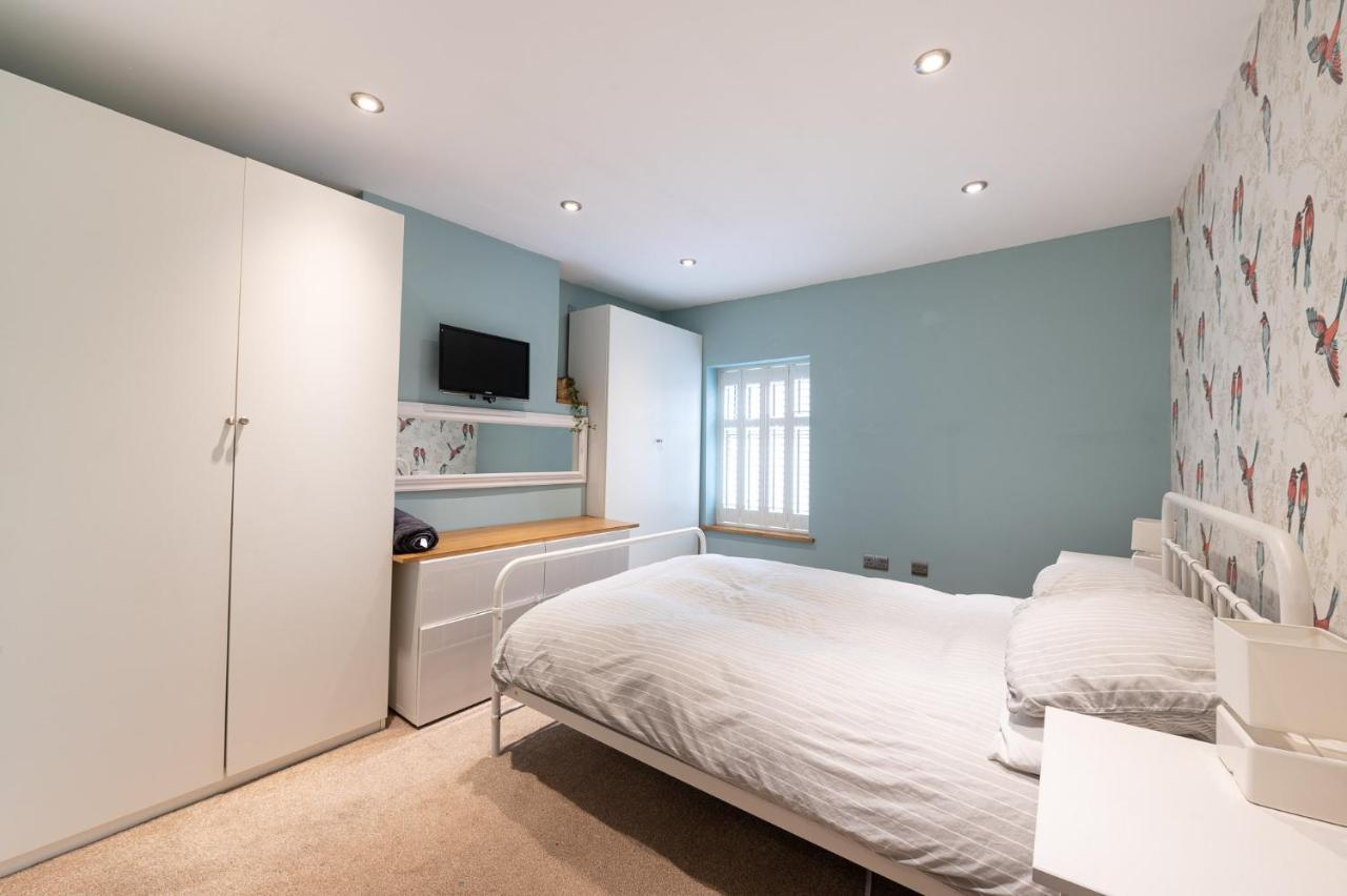 Besford Square, Shrewsbury Town Villa Bagian luar foto