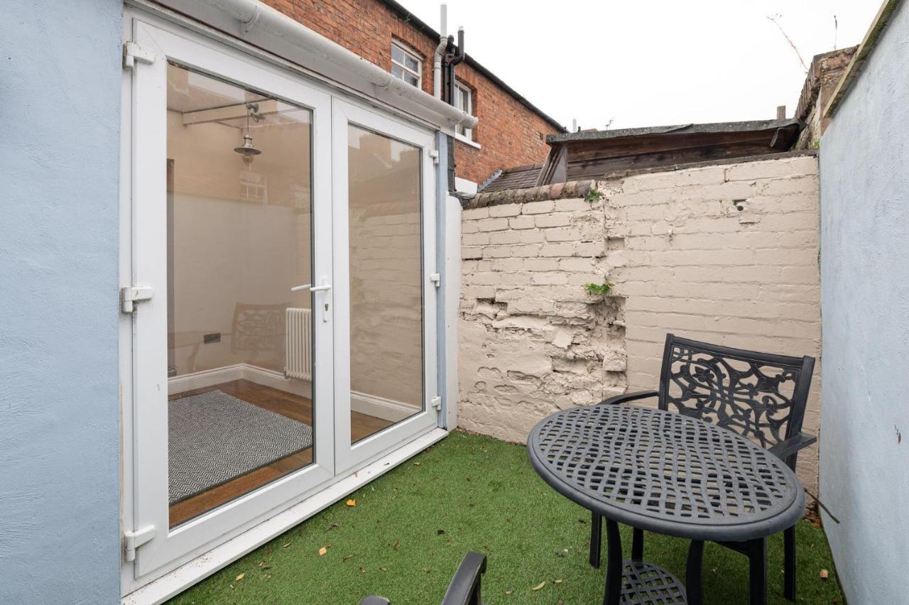 Besford Square, Shrewsbury Town Villa Bagian luar foto